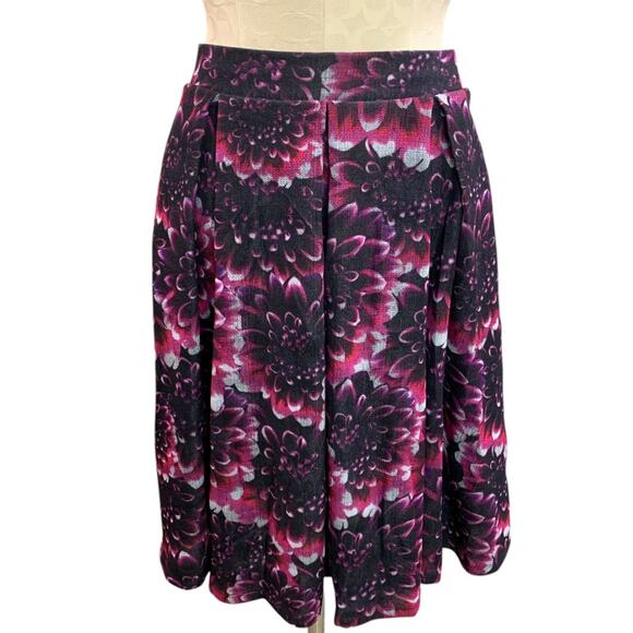 Size XS LulaRoe Madison Skirt Flare Purple Floral Pockets - Picture 2 of 8